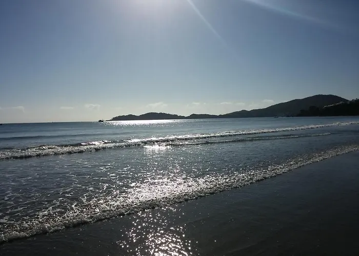 Apto 1 Quarto, Centro De Bombinhas, 130 Metros Da Praia.